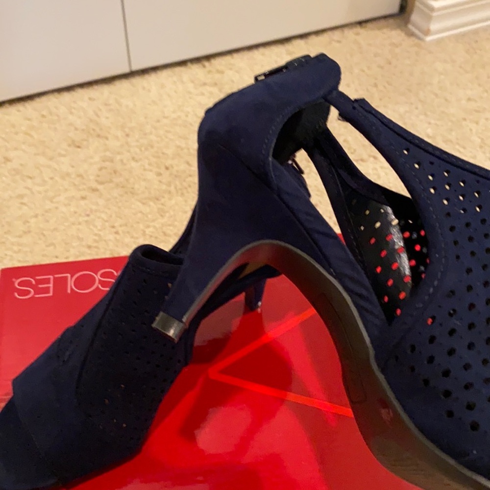Shoes - Picture 6 of 6